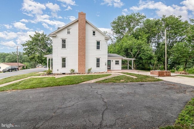 Building Photo - 4910 Earl Dr