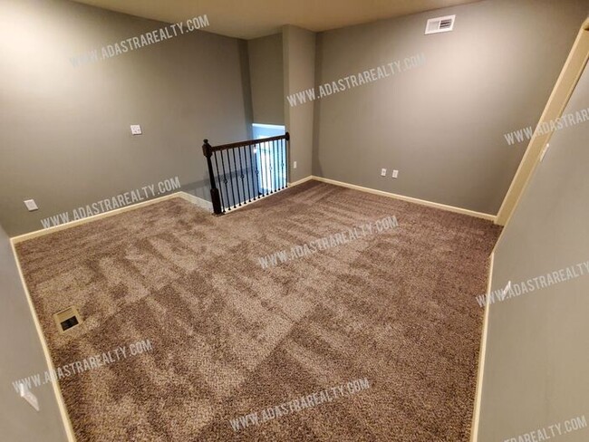 Building Photo - Beautiful and Spacious Olathe Townhome-Ava...