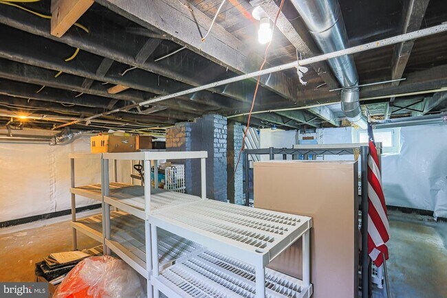 Building Photo - 215 Clarendon Ave