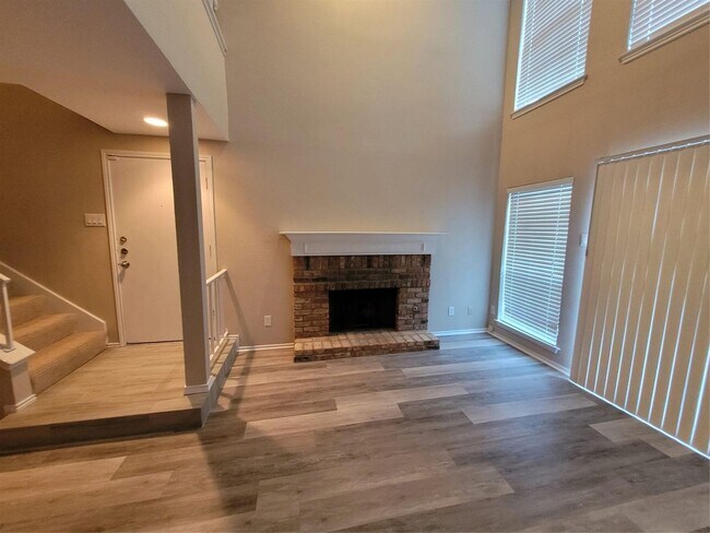 Building Photo - 15221 Berry Trail