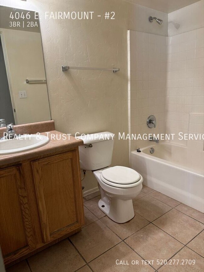 Building Photo - 4046 E. FAIRMOUNT-#2