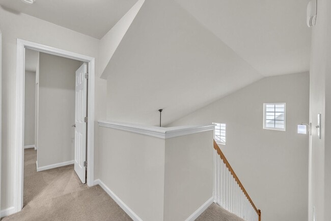 Building Photo - 3 Bedroom Townhome with 2 Car Garage in He...