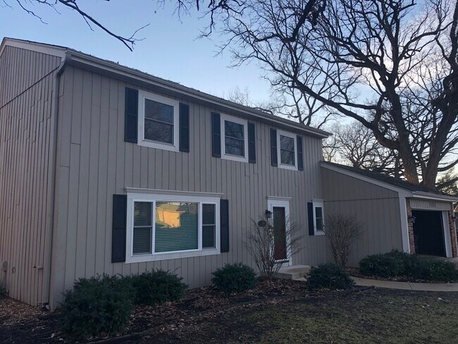 Primary Photo - 1721 Shagbark Ct