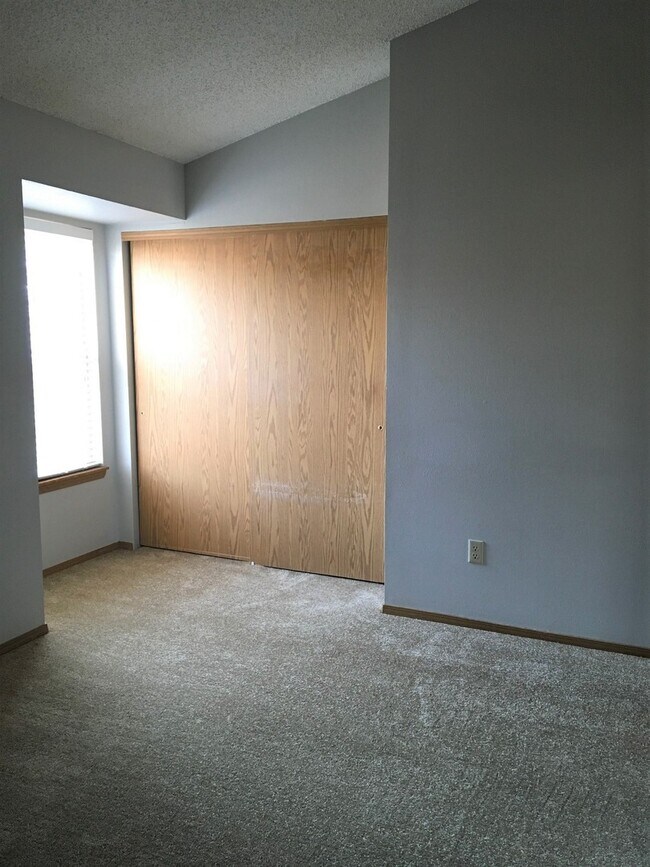 Building Photo - 4249 Hunting Meadows Cir