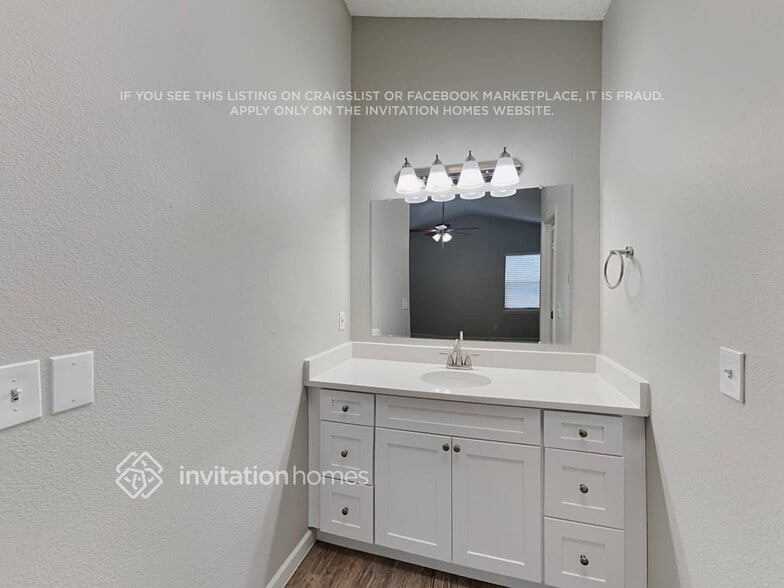 Building Photo - 6142 Oakwood Blvd