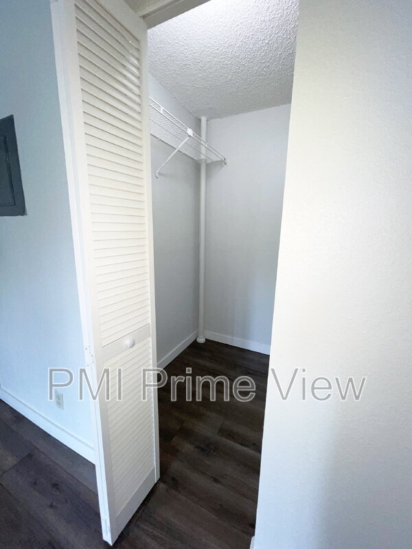 Building Photo - 3410 Pinewalk Dr N