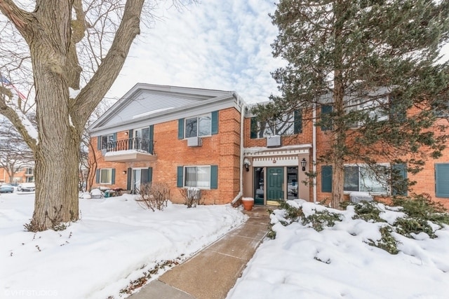 Primary Photo - 2419 S Goebbert Rd