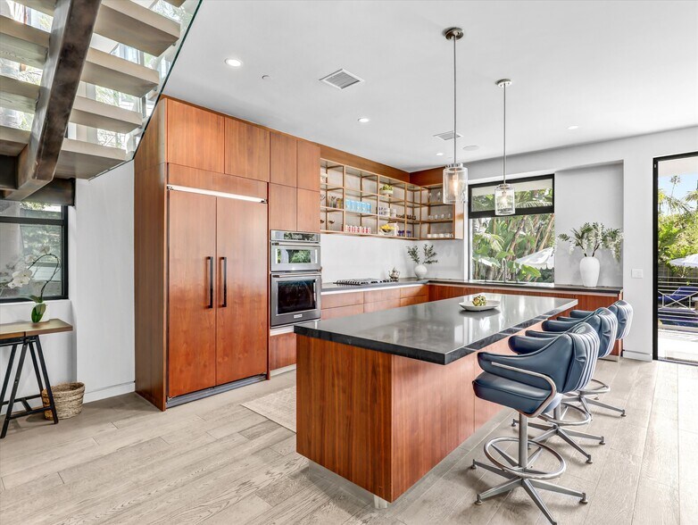 Building Photo - 1724 N Sierra Bonita Ave