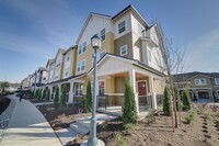 Building Photo - 3bd/3.5ba Redmond Townhouse