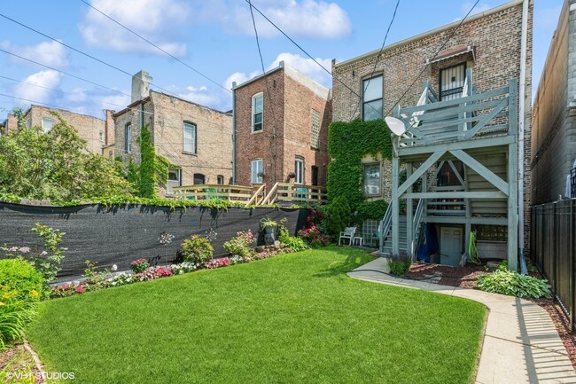 Building Photo - 3136 S Prairie Ave