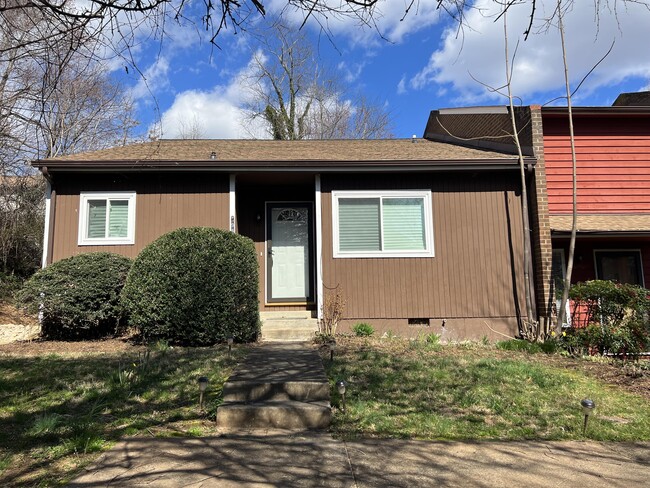 Building Photo - 980 Sutton Ct