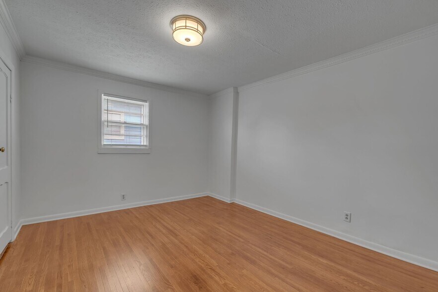 Building Photo - 1607 22nd Ave N