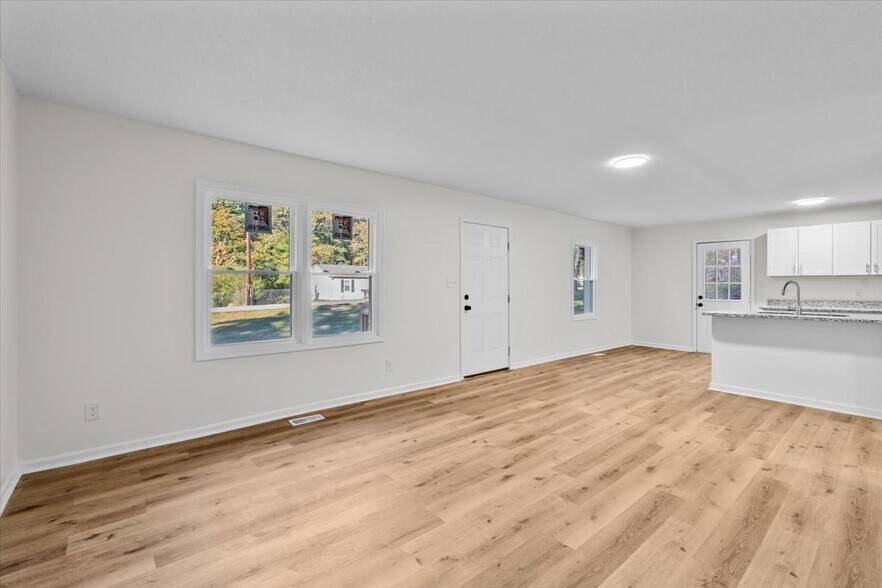 Building Photo - 718 Miles St