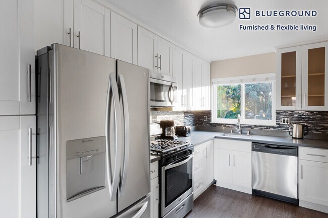 Building Photo - 710 Laurel Ave