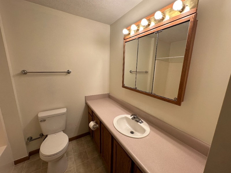 Building Photo - 219b-219 Robb Ave