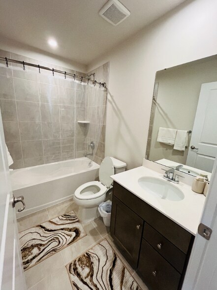 Building Photo - 4944 Dunhaven Dr