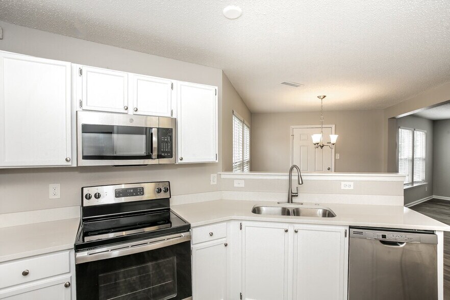 Building Photo - 5609 Woodland Trace Blvd