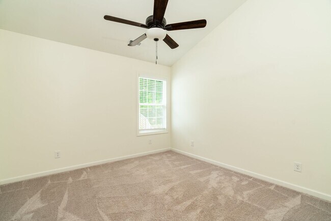 Building Photo - West Knoxville 37932 - 4 bedroom, 2.5 Bath home - Contact Sharon Arnwine (865) 313-7215