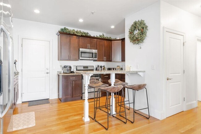 Building Photo - 142 Boston St