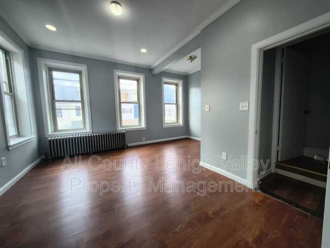 Building Photo - 127 N 12th St