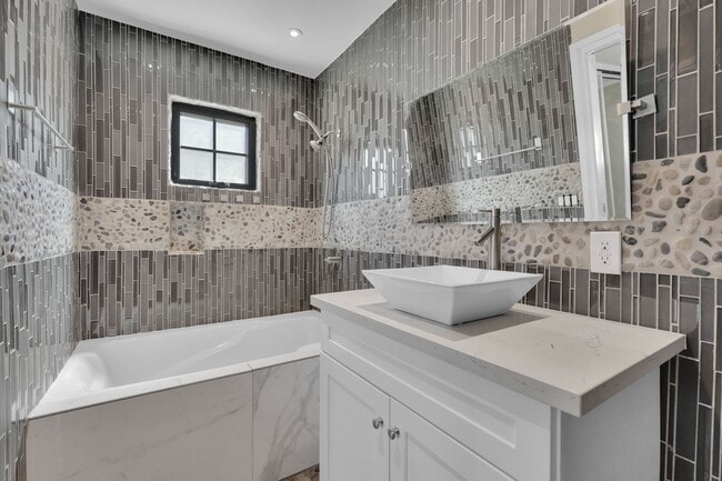 Building Photo - Fully Remodeled 4-Bedroom Single-Story ADU...