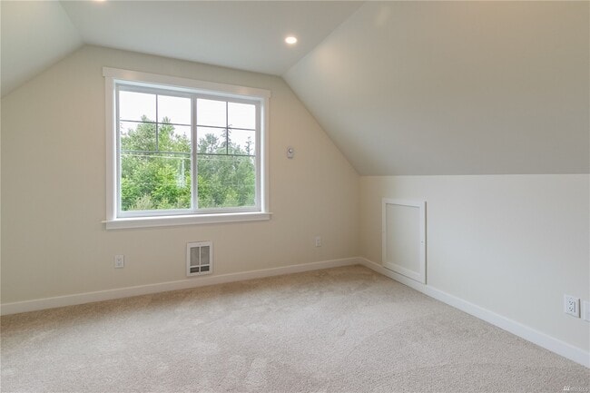 Building Photo - 3226 E Sunset Dr