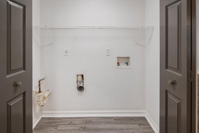 Building Photo - 4071 Hidden Hollow Dr