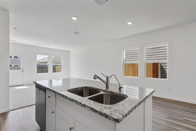 Building Photo - 118 Bluegill Dr