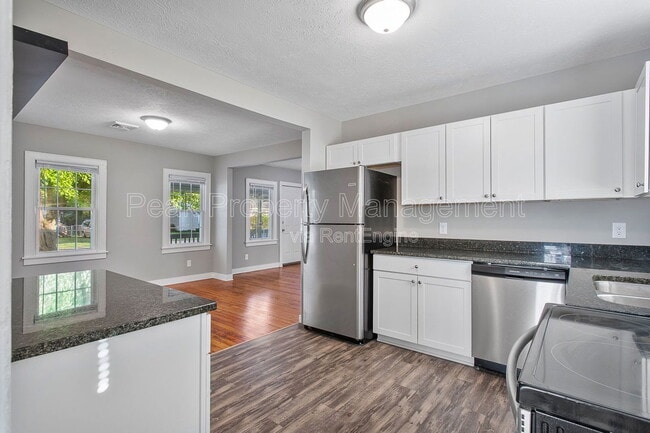 Building Photo - 18 Raines Ave