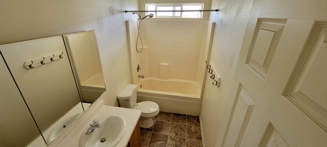 Building Photo - 1634 Northfield Rd