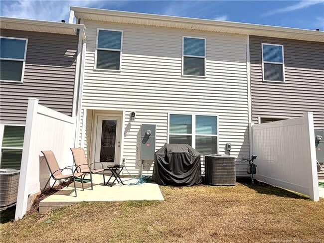 Building Photo - 106 Red Maple St