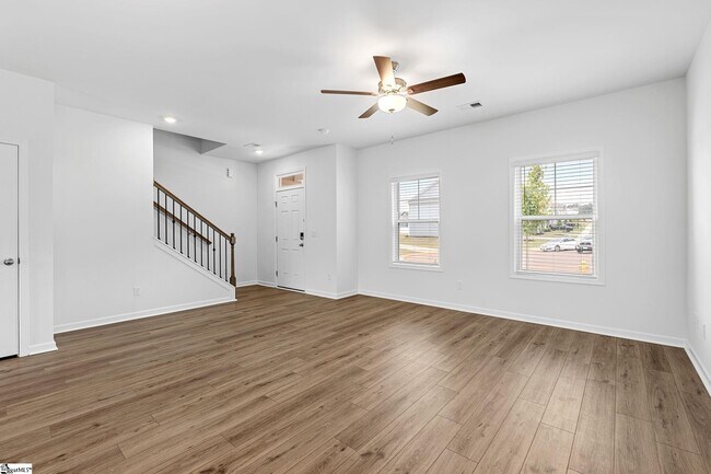 Building Photo - 520 Barbican Pl