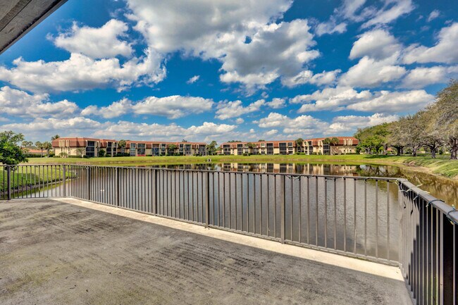 Building Photo - 5390 Woodland Lakes Dr