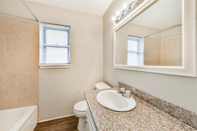 Building Photo - 1105 Velma St