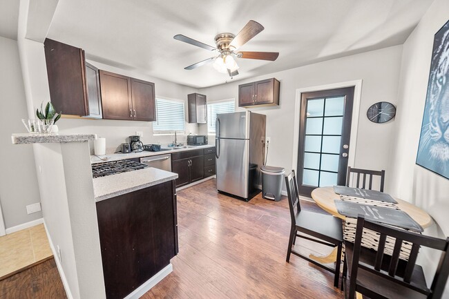 Building Photo - Fully Updated 2/1-Directly Across From 20th St Park- Available Now*** One Room Lease take over***