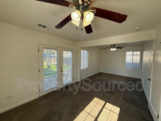 Building Photo - 221 N Lincoln Ave