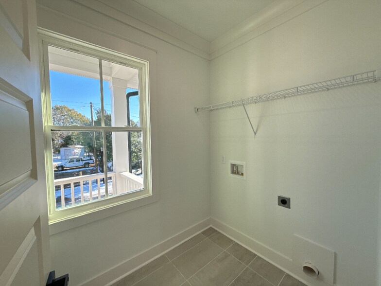 Building Photo - 2020 Riverview Ave