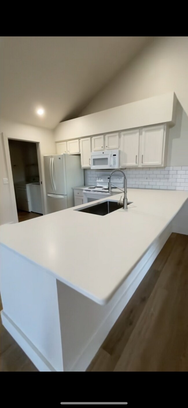 Building Photo - 500 Dandy Brush Ln W