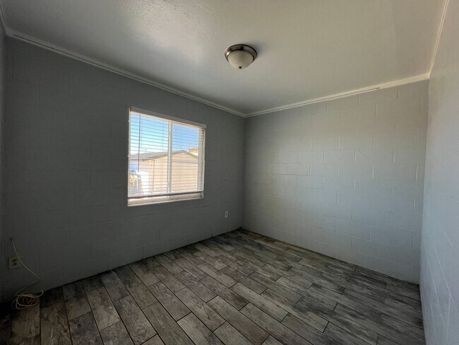Building Photo - P266