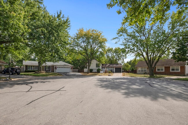 Building Photo - 225 Kedvale Ct