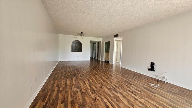 Building Photo - 16171 Blatt Blvd