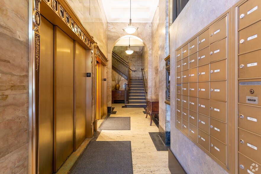 Lobby Photo - Centerpointe New Haven