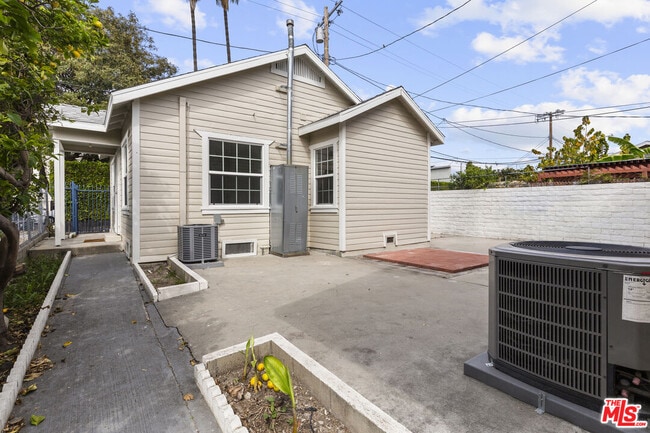 Building Photo - 135 S Dillon St