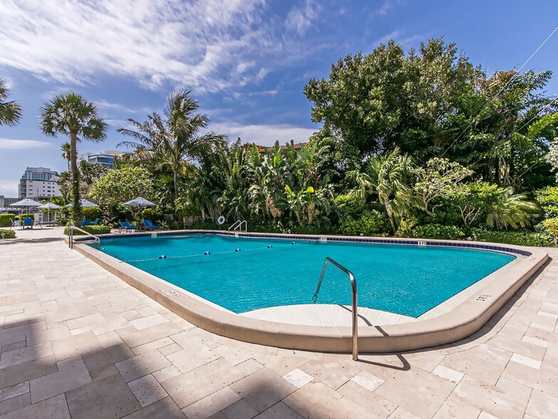 Building Photo - 888 Intracoastal Dr