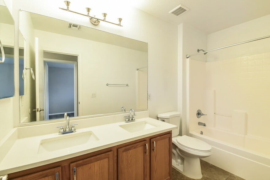 Building Photo - 8918 E Oro Cir