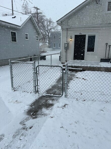 Building Photo - 950 29th Ave NE