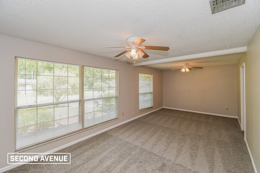 Building Photo - 1512 Rebecca Dr
