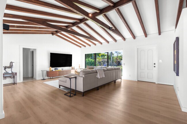 Building Photo - 273 Tropic Dr