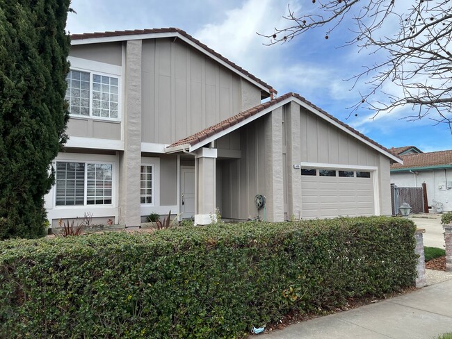 Building Photo - Fremont 4 Beds, 2.5 Baths -  Close to grea...