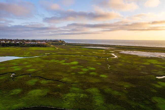 Building Photo - 2465 Caminito Ocean Cove